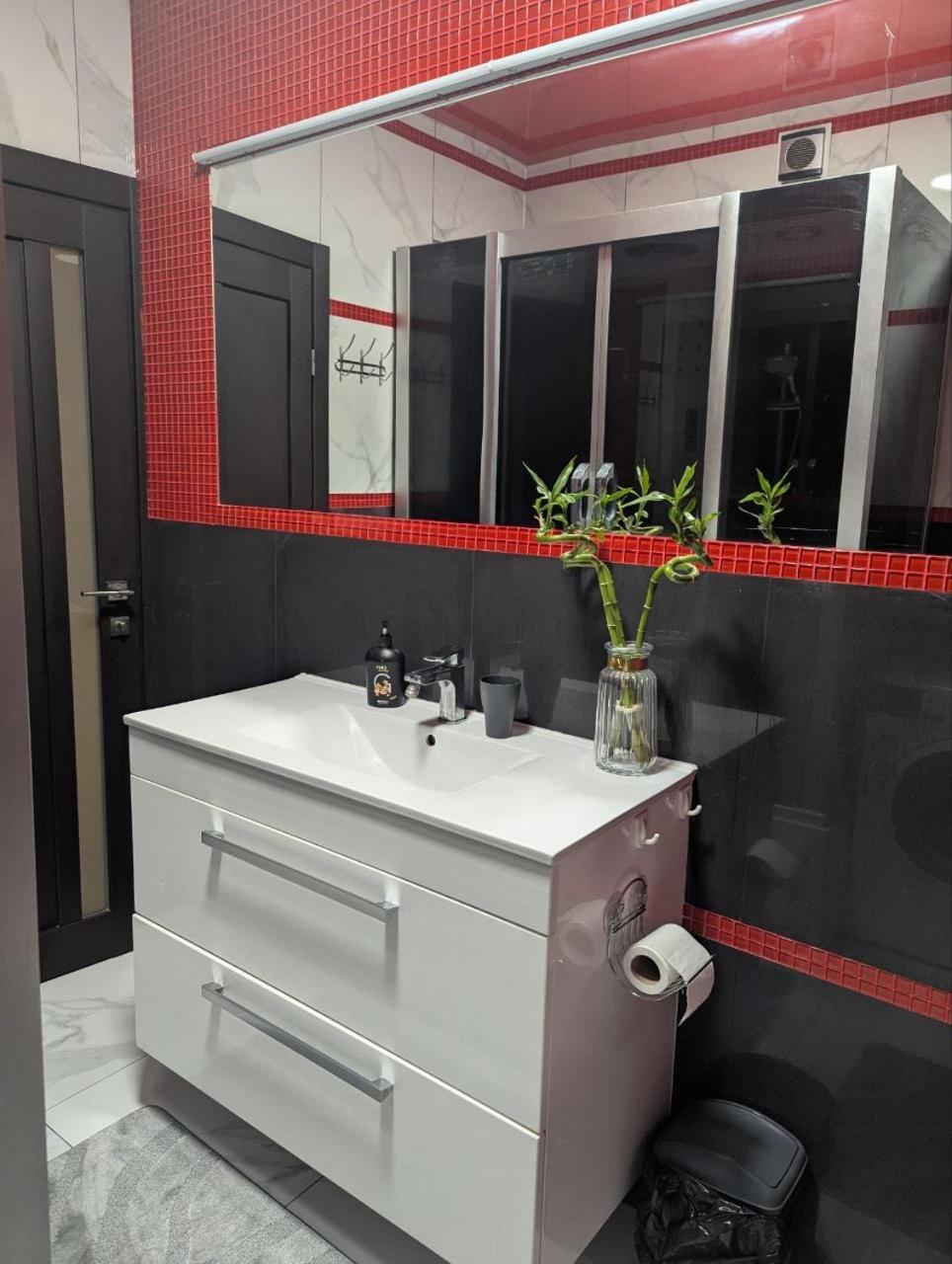 Apartmán 2-Кім Новобудова, Центр, Провулок Лапушкіна , 9 Khmelʼnytsʼkyy Exteriér fotografie